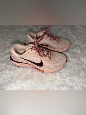 Nike Women's road running shoee
